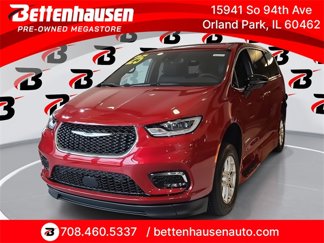 Used 2025 Chrysler Pacifica Select image 1