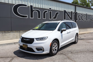 Used 2023 Chrysler Pacifica Limited image 1