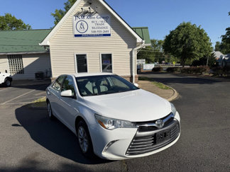 Used 2016 Toyota Camry LE image 1