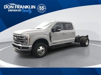 New 2025 Ford F350 4x4 Crew Cab DRW Super Duty image 1