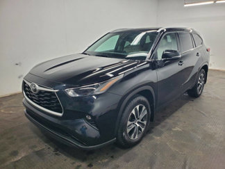 Used 2022 Toyota Highlander XLE image 1