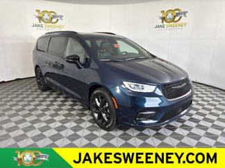 New 2025 Chrysler Pacifica Limited image 1