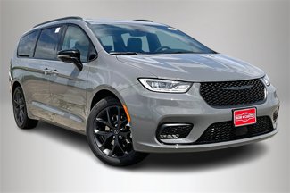 New 2025 Chrysler Pacifica Limited w/ Uconnect Theater Family Group image 1