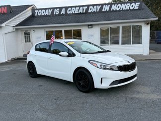 Used 2017 Kia Forte LX image 1