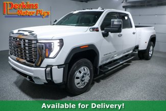 Used 2024 GMC Sierra 3500 Denali image 1