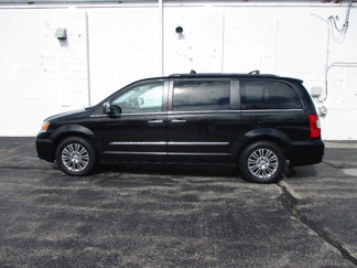 Used 2013 Chrysler Town & Country Touring-L w/ Entertainment Group #2 image 1