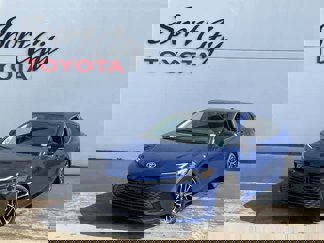 Used 2025 Toyota Camry XLE image 1