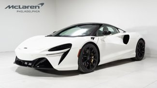 New 2025 McLaren Artura image 1