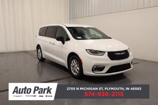 New 2026 Chrysler Pacifica Select image 1