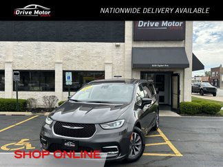 Used 2023 Chrysler Pacifica Touring-L image 1