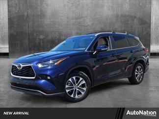 Used 2023 Toyota Highlander XLE image 1