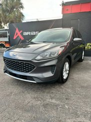 Used 2020 Ford Escape SE image 1
