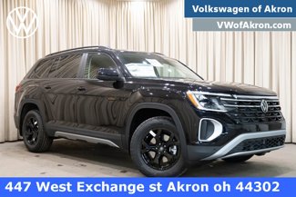 New 2025 Volkswagen Atlas Peak Edition SE image 1