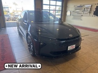 Used 2025 Toyota Crown Signia w/ Advanced Technology Package image 1
