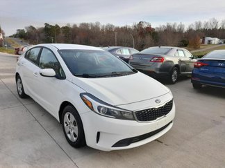 Used 2017 Kia Forte LX image 1