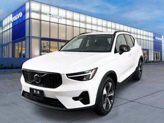 Certified 2024 Volvo XC40 B5 Plus image 1