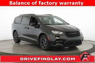 Used 2025 Chrysler Pacifica Premium image 1