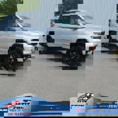 New 2025 Jeep Grand Cherokee L Altitude image 1