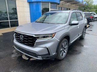 New 2025 Honda Pilot Touring image 1