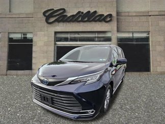 Used 2021 Toyota Sienna XLE w/ XLE Plus Package image 1