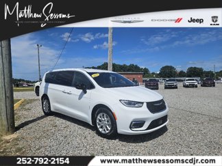 New 2025 Chrysler Pacifica Select image 1