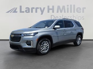 Used 2023 Chevrolet Traverse LT image 1
