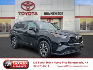 Certified 2023 Toyota Highlander XLE image 1