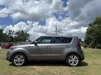 Used 2015 Kia Soul + image 1