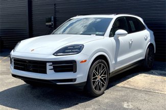 Certified 2025 Porsche Cayenne image 1