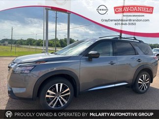 New 2025 Nissan Pathfinder Platinum image 1