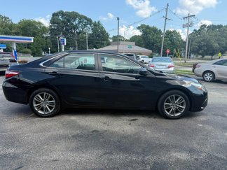 Used 2015 Toyota Camry SE image 1