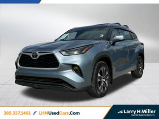 Used 2022 Toyota Highlander XLE image 1
