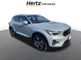 Used 2024 Volvo XC40 B5 Core image 1
