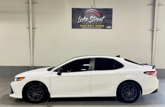 Used 2019 Toyota Camry LE image 1