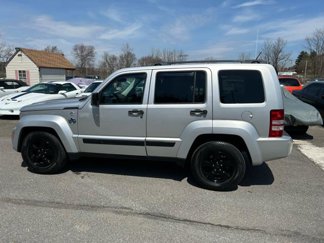 Used 2012 Jeep Liberty Arctic image 1