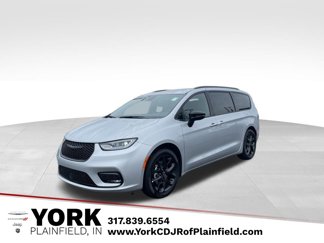 New 2026 Chrysler Pacifica Limited w/ Uconnect Theater Family Group 360° Tour