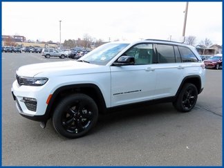 New 2025 Jeep Grand Cherokee Limited w/ Black Appearance Package image 1