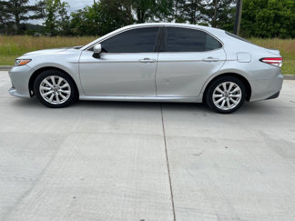 Used 2018 Toyota Camry SE image 1