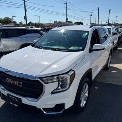 Used 2022 GMC Terrain SLE w/ Driver Convenience Package image 1
