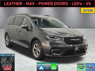 Used 2023 Chrysler Pacifica Limited image 1