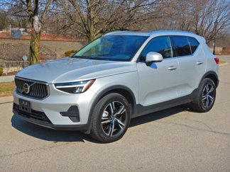 Used 2024 Volvo XC40 B5 Core image 1