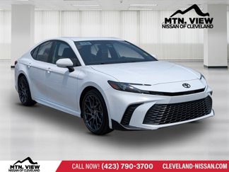 Used 2025 Toyota Camry SE image 1