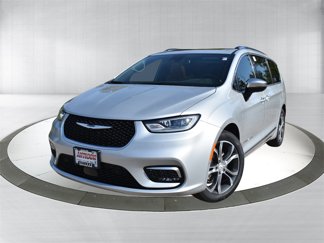 New 2026 Chrysler Pacifica Pinnacle w/ Trailer Tow Group image 1