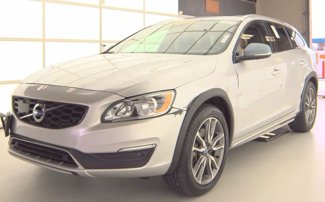 Used 2018 Volvo V60 T5 Cross Country w/ Convenience Package image 1