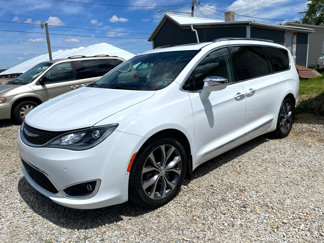 Used 2018 Chrysler Pacifica Limited w/ Tire & Wheel Group image 1