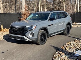 New 2025 Volkswagen Atlas Peak Edition SE image 1