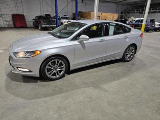 Used 2017 Ford Fusion SE image 1