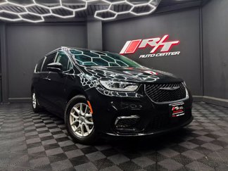 Used 2022 Chrysler Pacifica Touring-L image 1