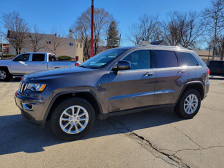Used 2021 Jeep Grand Cherokee Laredo image 1