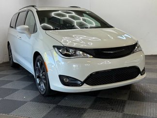 Used 2020 Chrysler Pacifica Touring-L Plus w/ S Appearance Package image 1